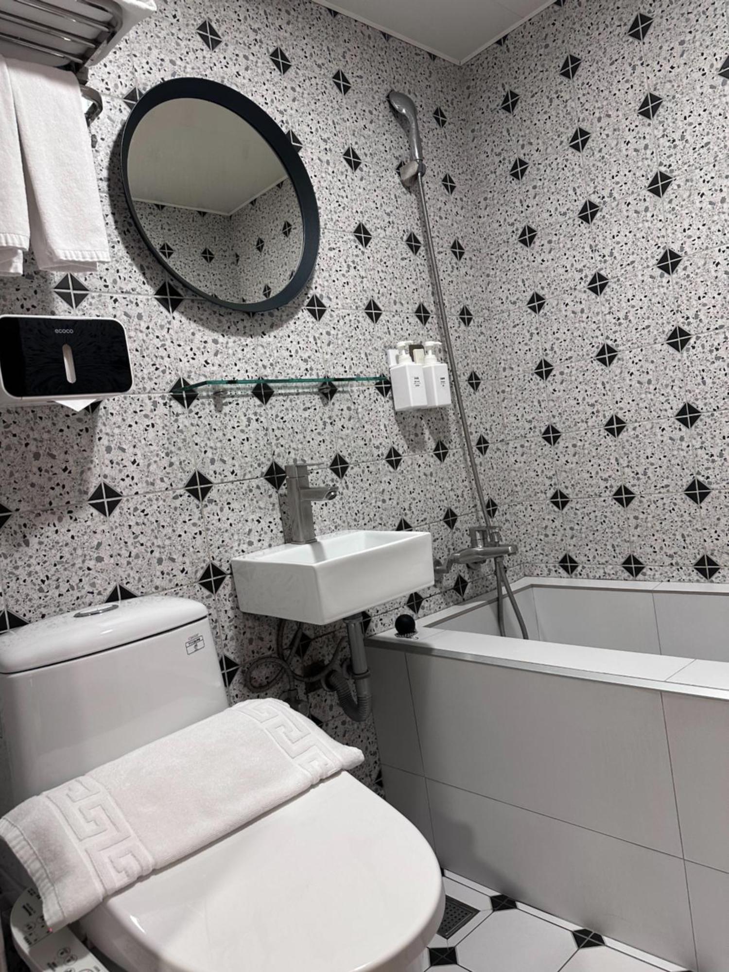 Yoshi Hotel - Tainan Station Branch 외부 사진